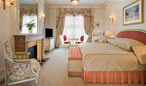 superior king room.